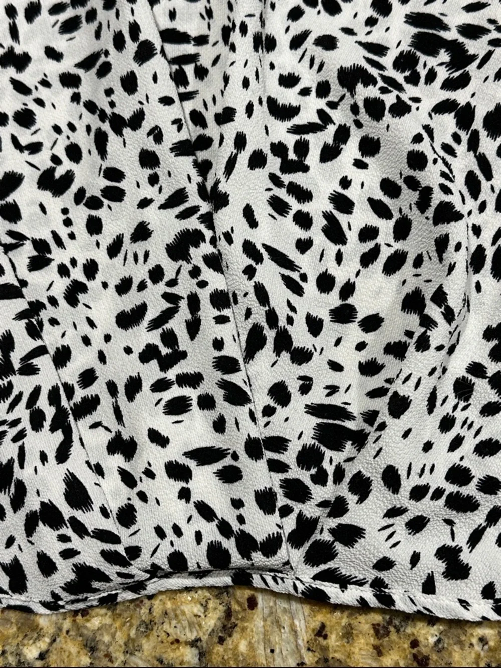 NY Collection Black & White Speckled V-Neck Blouse - Picture 7 of 9